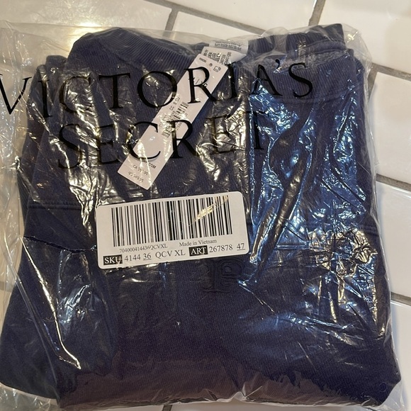 PINK Victoria Secret Cropped Ivy Fleece Yoke Seam Sweatshirt In Blue XL - Picture 8 of 8